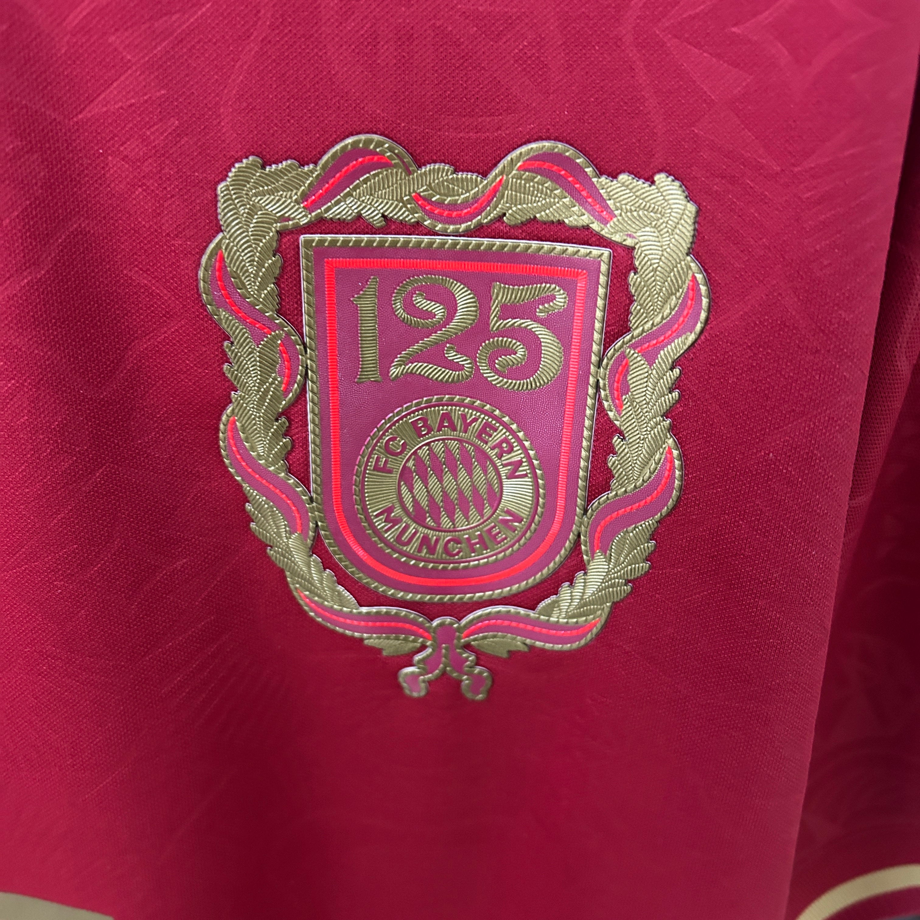 Trikot Bayern München 25/26 zum 125-jährigen Jubiläum