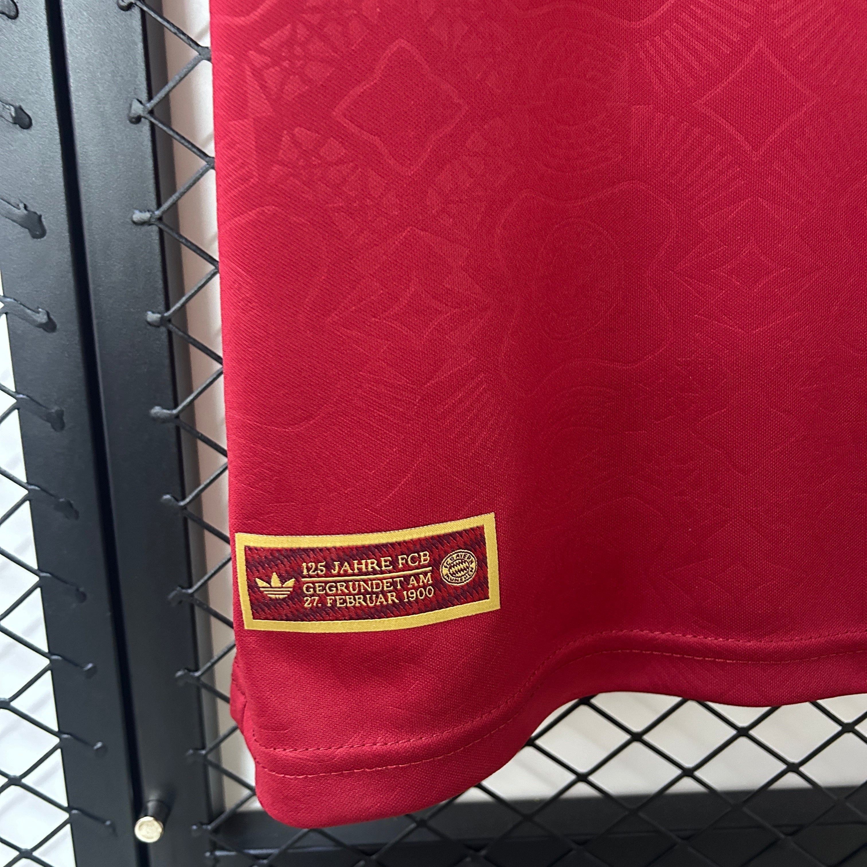 Trikot Bayern München 25/26 zum 125-jährigen Jubiläum