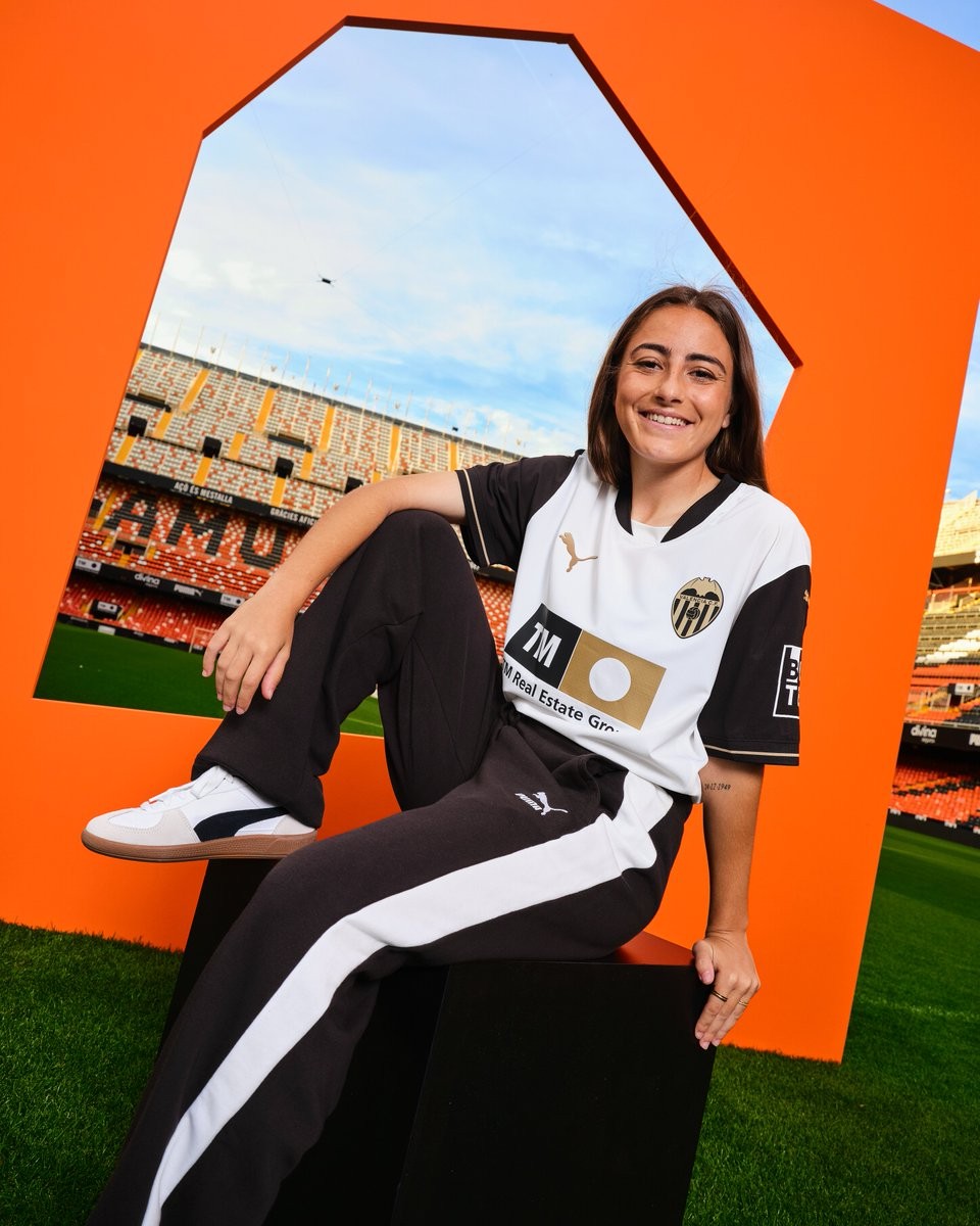 Jersey Valencia Woman 24/25 Home