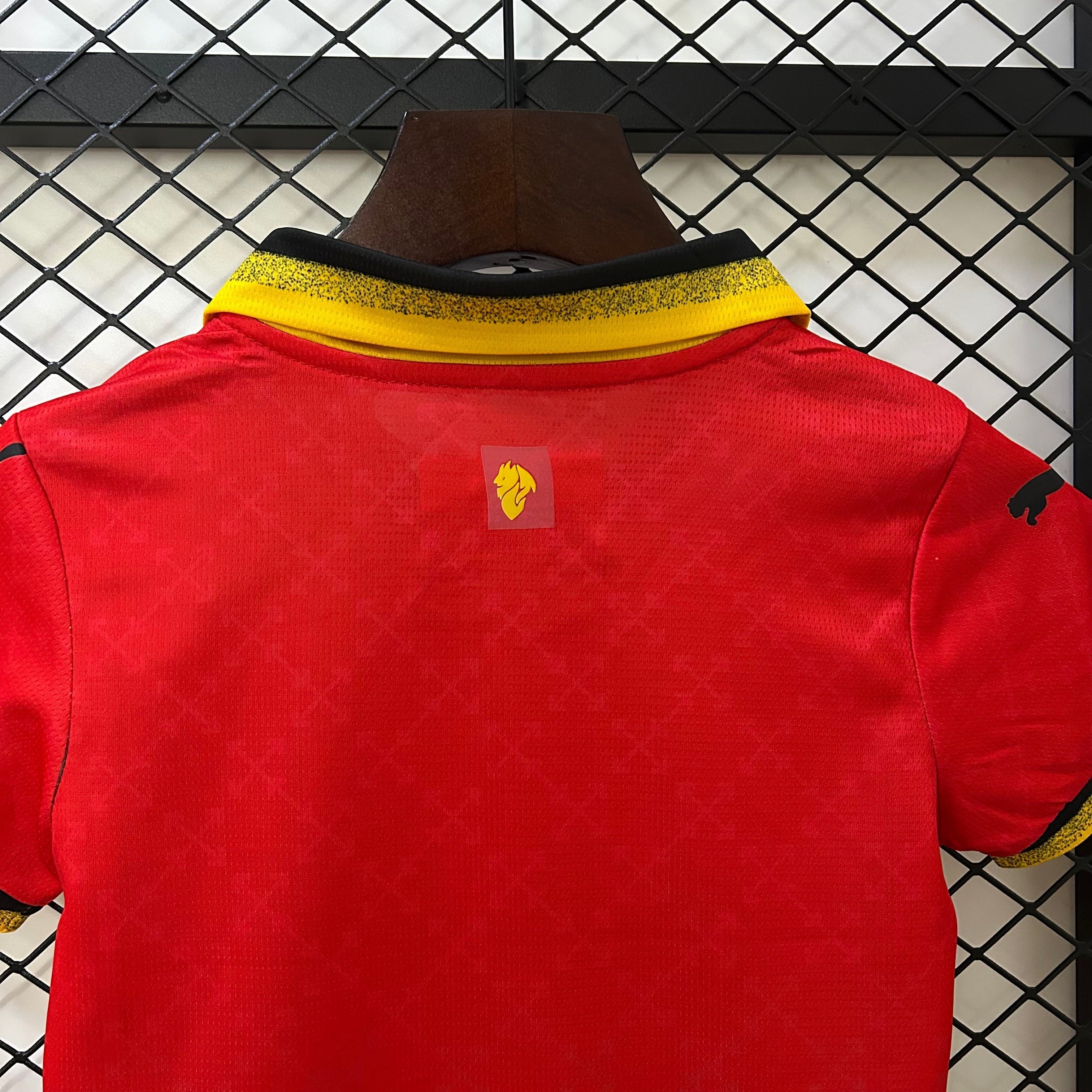 Kids Milan 25/26 Co-Branded Edition – Vermelho