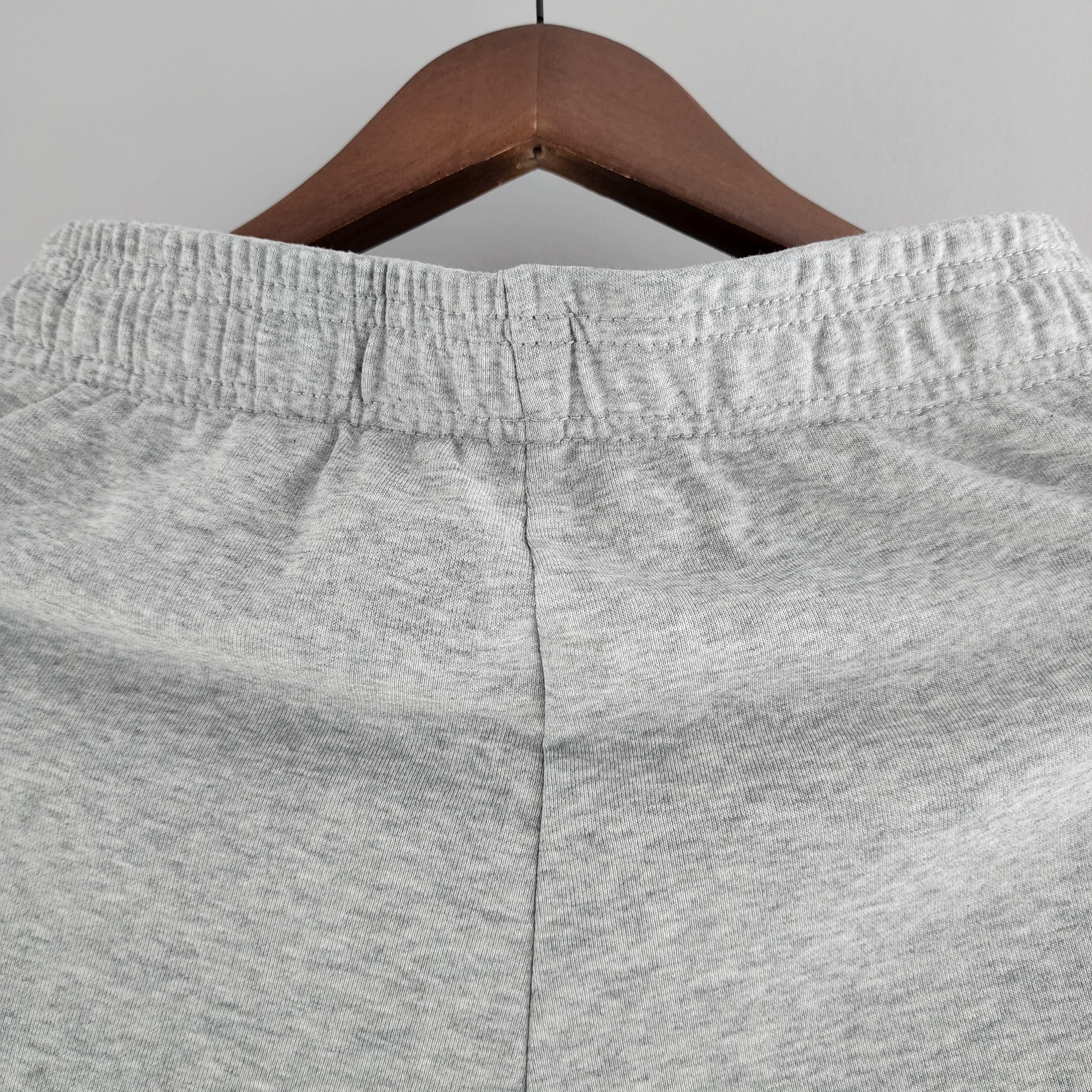 Shorts Moletom Nike - Cinza